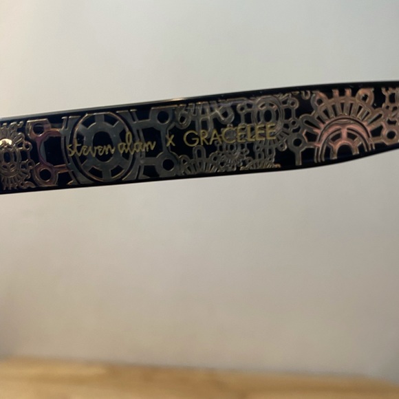Grace lee x Steven Alan sunglasses main image 5
